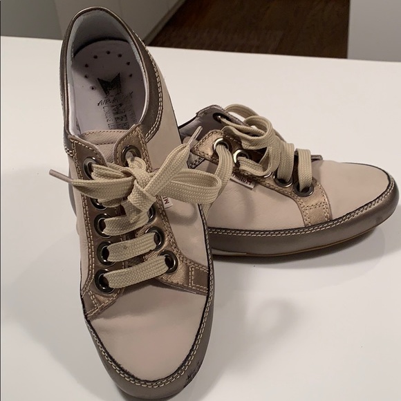 Mephisto Shoes - Mephisto women’sair- relax  sneakers size 6 1/2